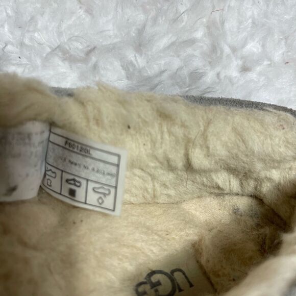 UGG leather suede gray moccasins with sheep skin lining rubber soles siz… - Picture 8 of 10